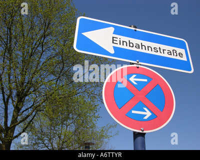 Verkehrszeichen, stoppen, Einschränkung, Einbahnstraße Stockfoto