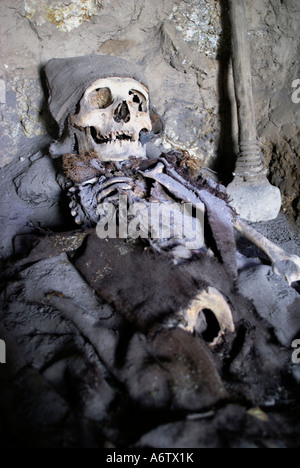 Pre-Inka-Mumie in einer Höhle, Hochland von Uyuni, Bolivien Stockfoto