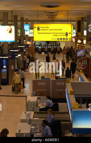 Terminal 1 al London Heathrow Flughafen Abflüge Stockfoto