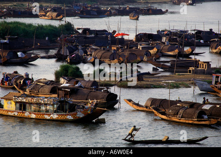 VIETNAM Hue Hausboote auf dem Parfüm-Fluss Stockfoto