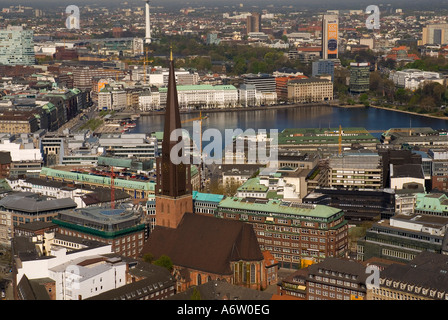 Arial Ansicht über die Stadt Hamburg mit See Binnenalster und St. Jacobi Kirche, Hamburg, Deutschland Stockfoto