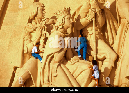 DAS DENKMAL DER ENTDECKUNGEN IN LISSABON PORTUGAL Stockfoto