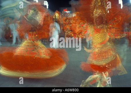 Karneval-Tänzer samba Schule Parade Rio De Janeiro Brasilien Mestre Sala Porta Bandeira Fahnenträger und Zeremonienmeister Stockfoto