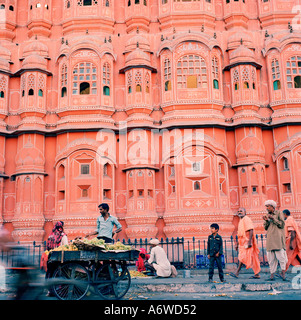 Palast der Winde Hawa Mahal in rosa Stadt Jaipur Rajasthan in Indien in Südasien. Architekturgebäude alten indischen Mughal Geschichte reisen Stockfoto