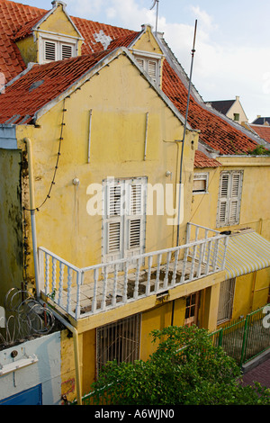 Altes Haus am Otrobanda-Seite von Willemstad, Curacao, NA nahe des Busbahnhofs Stockfoto