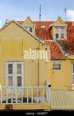 Altes Haus am Otrobanda-Seite von Willemstad, Curacao, NA nahe des Busbahnhofs Stockfoto