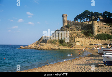 Tossa del Mar Costa Brava Spanien, Fischerboote, Schloss Reisen Strandurlaub Stockfoto