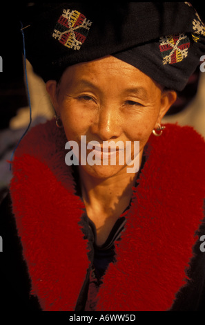 Thailand Goldenes Dreieck. Frau Yao Yao Hill Tribe Village. (MR) Stockfoto