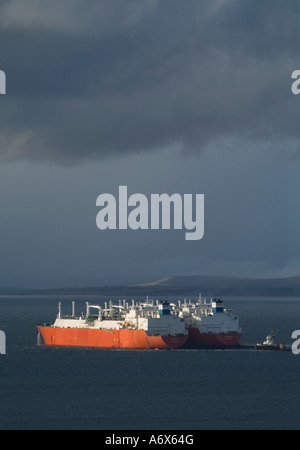 dh LNG-Tanker VERSCHIFFTEN UK Excelsior und Excalibur weltweit erste Schiffsübergabe von Flüssiggas-Scapa Flow-Öltankern Stockfoto