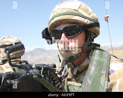 Britischer Soldat auf einer Fahrzeug-Patrouille Stockfoto