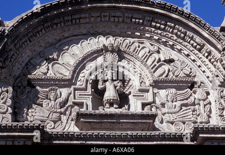 Reich verzierte Fassade des La Compaña Arequipa Peru Südseite Portal ein schönes Beispiel der kolonialen Einflüsse in das Schnitzwerk Peru Stockfoto