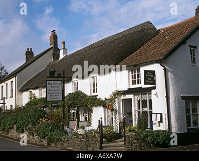 CROYDE DEVON UK Oktober Croyde Weber und Mühle-Tee-Shop, der wunderbare verkauft Sahne Tees Stockfoto