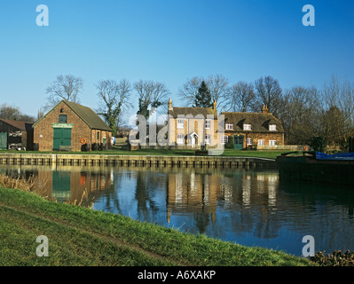 GUILDFORD SURREY UK Februar Dapdune Wharf Seite von dem National Trust Interpretationszentrum auf dem Fluss Wey Navigation Stockfoto