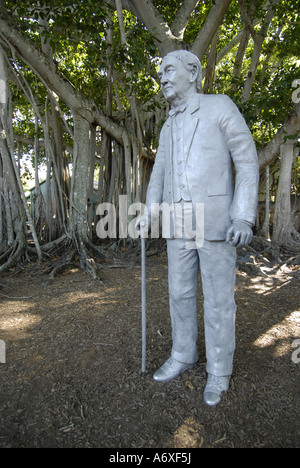 Statue von Thomas Alva Edison in Banyan-Baum bei Edison und Ford Winter Estates Südwest Ft Meyers Fort Myers Florida FL Stockfoto
