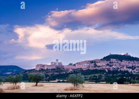 Italien-Umbrien-Blick auf Assisi Stockfoto