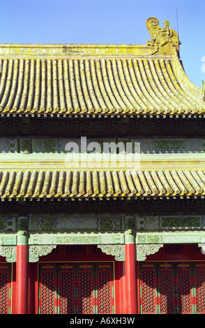 Fliesen und Dachdetails auf ein Gebäude innerhalb der verbotenen Stadt Peking China Stockfoto