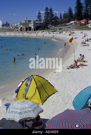 Australien, Western Australia, Perth. Berühmter Cottesloe Beach Stockfoto