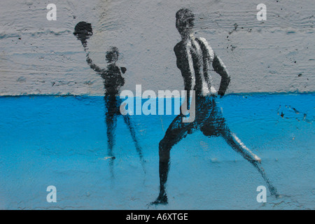 Graffiti der Schläger-Ball-Spiel auf Betonwand. Strandpromenade von Tel Aviv Israel Stockfoto