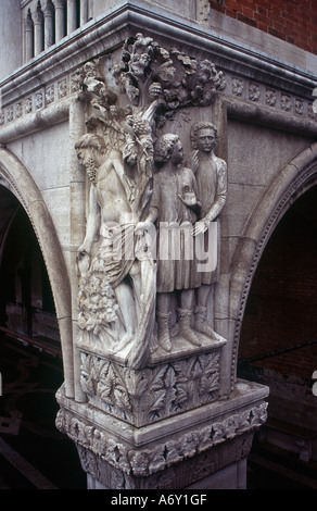 Die Trunkenheit Noahs Relief auf der Dogen Palast Venedig Italien Stockfoto