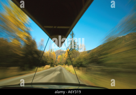 Auto fährt auf Feldweg w Kanu Turnagain Arm SC AK Herbst Treiber Perspektive Stockfoto