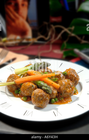 Frikadellen mit Gemüse Stockfoto