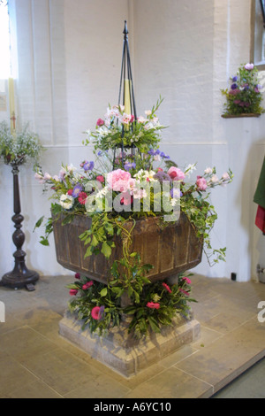 Blumenfest am St. Peter St.Paul Kirche Chingford London UK Stockfoto