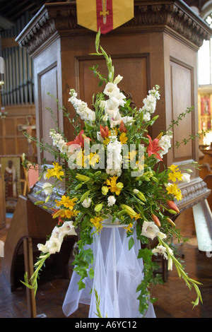 Blumenfest am St. Peter St.Paul Kirche Chingford London UK Stockfoto