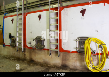 Domaine Clos Marie. PIC St. Loup. Languedoc. Gär- und Betonbecken. Frankreich. Europa. Stockfoto