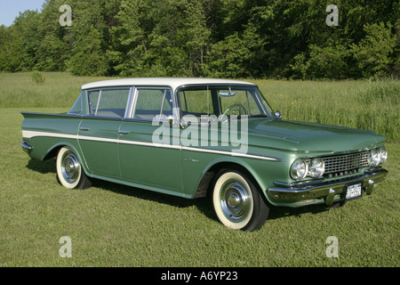 1961 AMC Rambler auf Rasen Stockfoto