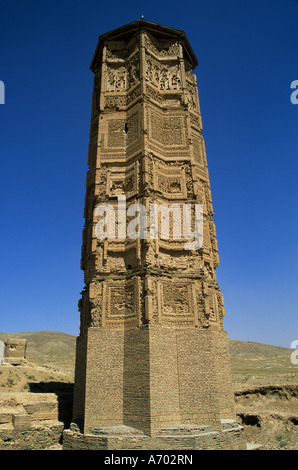 Das Minarett der Sultan Mas Ud III, einer der zwei Minarette gebaut von Sultan Mas Ud III und Bahram Shah mit Quadrat kufische und Noshki sc Stockfoto