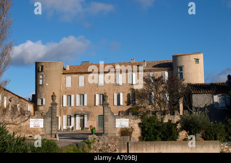 Schloss Villerambert-Julien in der Nähe von Caunes-Minervois. Minervois. Languedoc. Das Tor. Frankreich. Europa. Stockfoto