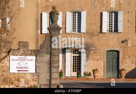 Schloss Villerambert-Julien in der Nähe von Caunes-Minervois. Minervois. Languedoc. Das Tor. Frankreich. Europa. Stockfoto