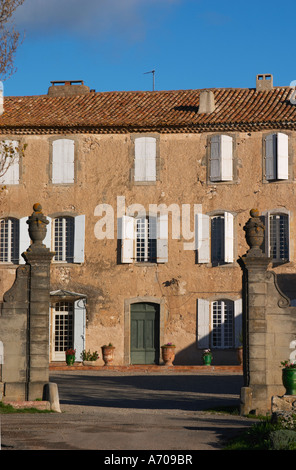 Schloss Villerambert-Julien in der Nähe von Caunes-Minervois. Minervois. Languedoc. Das Tor. Frankreich. Europa. Stockfoto