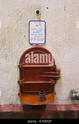 Merlot 2006. Domaine Le Nouveau Monde. Terrasses de Beziers. Languedoc. Gär- und Betonbecken. Melden Sie sich am Tank. Frankreich. Europa. Stockfoto