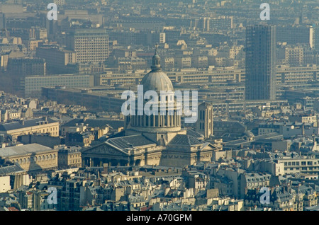 Blick auf das Pantheon und die Stadt Paris von der 56. Etage des Tour Montparnasse, Paris, Frankreich Stockfoto