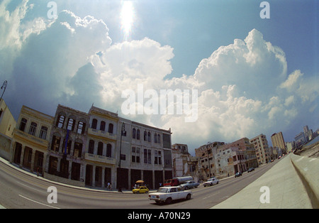 Sturm Wolken über den Malecón Boulevard Malecon in Havanna Kuba Stockfoto