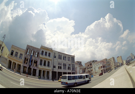 Sturm Wolken über den Malecón Boulevard Malecon in Havanna Kuba Stockfoto
