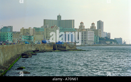 Sturm Wolken über den Malecón Boulevard Malecon in Havanna Kuba Stockfoto