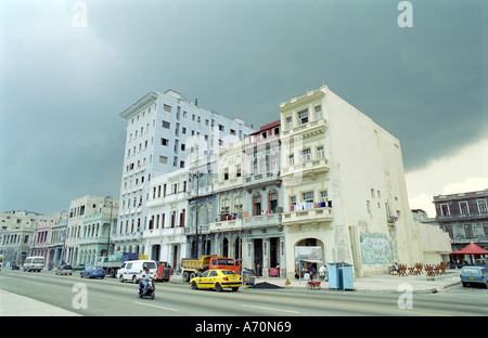 Sturm Wolken über den Malecón Boulevard Malecon in Havanna Kuba Stockfoto