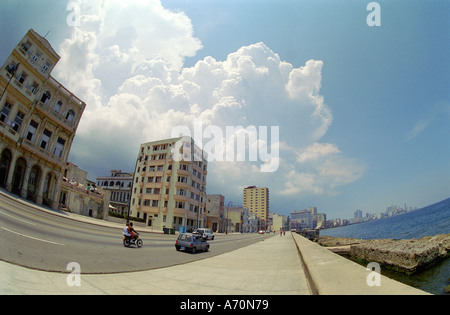 Sturm Wolken über den Malecón Boulevard Malecon in Havanna Kuba Stockfoto