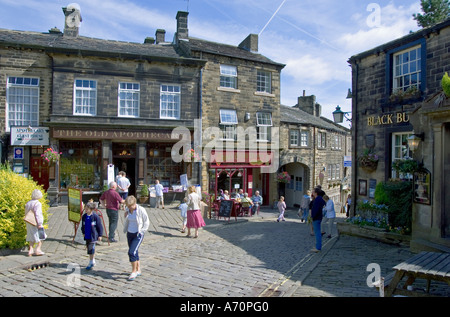 Haworth, GBR, 15.August.2005 - Bronte Parsonage, der alten Hauptstraße in Haworth Stockfoto