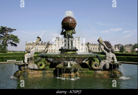 York, GBR, 17. August 2005 - Atlas-Brunnen im Garten des Castle Howard in der Nähe von York. Stockfoto