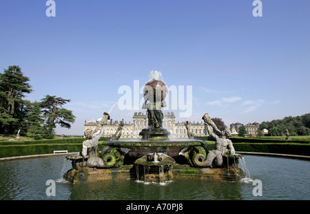 York, GBR, 17. August 2005 - Atlas-Brunnen im Garten des Castle Howard in der Nähe von York. Stockfoto