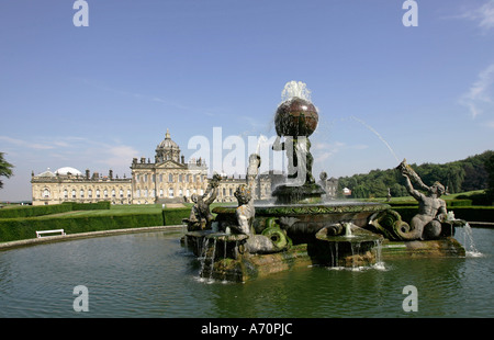 York, GBR, 17. August 2005 - Atlas-Brunnen im Garten des Castle Howard in der Nähe von York. Stockfoto