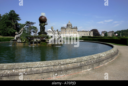 York, GBR, 17. August 2005 - Atlas-Brunnen im Garten des Castle Howard in der Nähe von York. Stockfoto