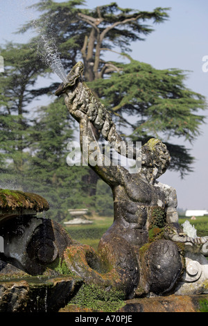 York, GBR, 17. August 2005 - Atlas-Brunnen im Garten des Castle Howard in der Nähe von York. Stockfoto