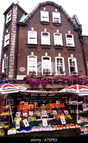 Obst-Stall in Berwick Street Market in London England Stockfoto