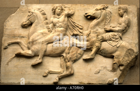 Marmor Relief Westfries des Parthenons mit zwei jungen Reitern in der Kavallerie Prozession, 447-432 v. Chr. Akropolis, Athen 5. Jahrhundert v. Chr Stockfoto