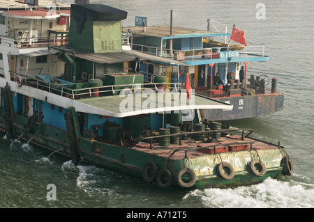 Frachter auf dem Jangtze Fluss in der Nähe von Yichang, China Stockfoto