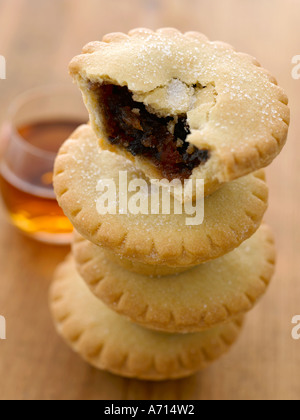 Stapel von Mince Pies und Brandy - high-End Hasselblad 61mb digitales Bild Stockfoto